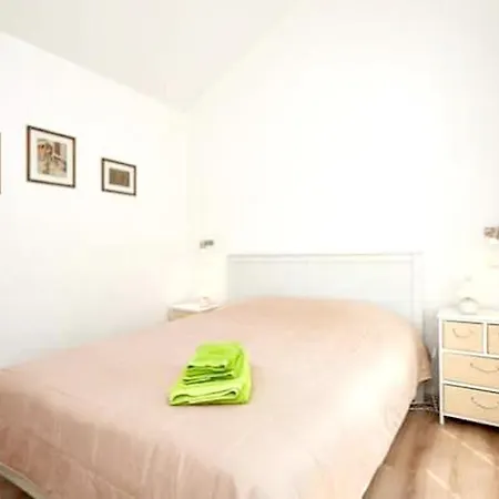 Holiday home House With One Bedroom In With Wonderful Mountain View Enclosed Garden And Wifi 3 Km From The Beach Cascais